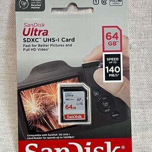 Andis Ultra 64GB SDXC UHS-I Card - Black and Red